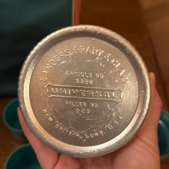 VINTAGE 1950S UNIVERSAL LANDERS FRARY & CLARK PICNIC SET 2 THERMOSES & SNACK BOX - Picture 14 of 15